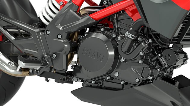 Vemos el motor gris titanio de la G 310 R.