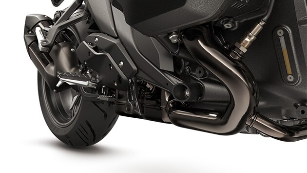 Exhaust system in dark chrome on the R 1300 R from BMW Motorrad