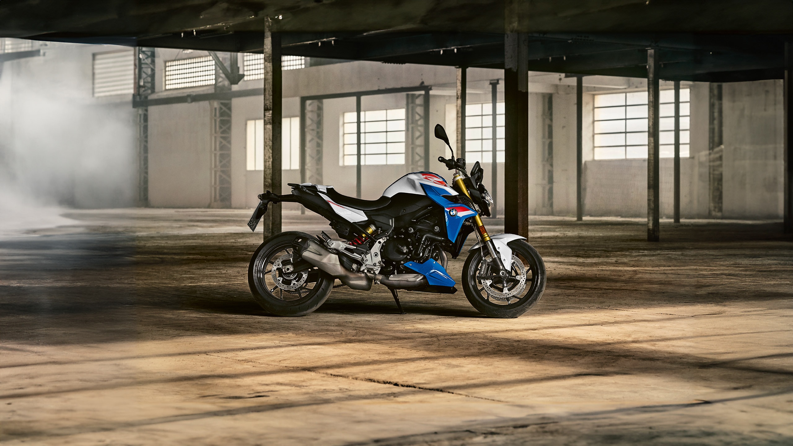 900 r on sale
